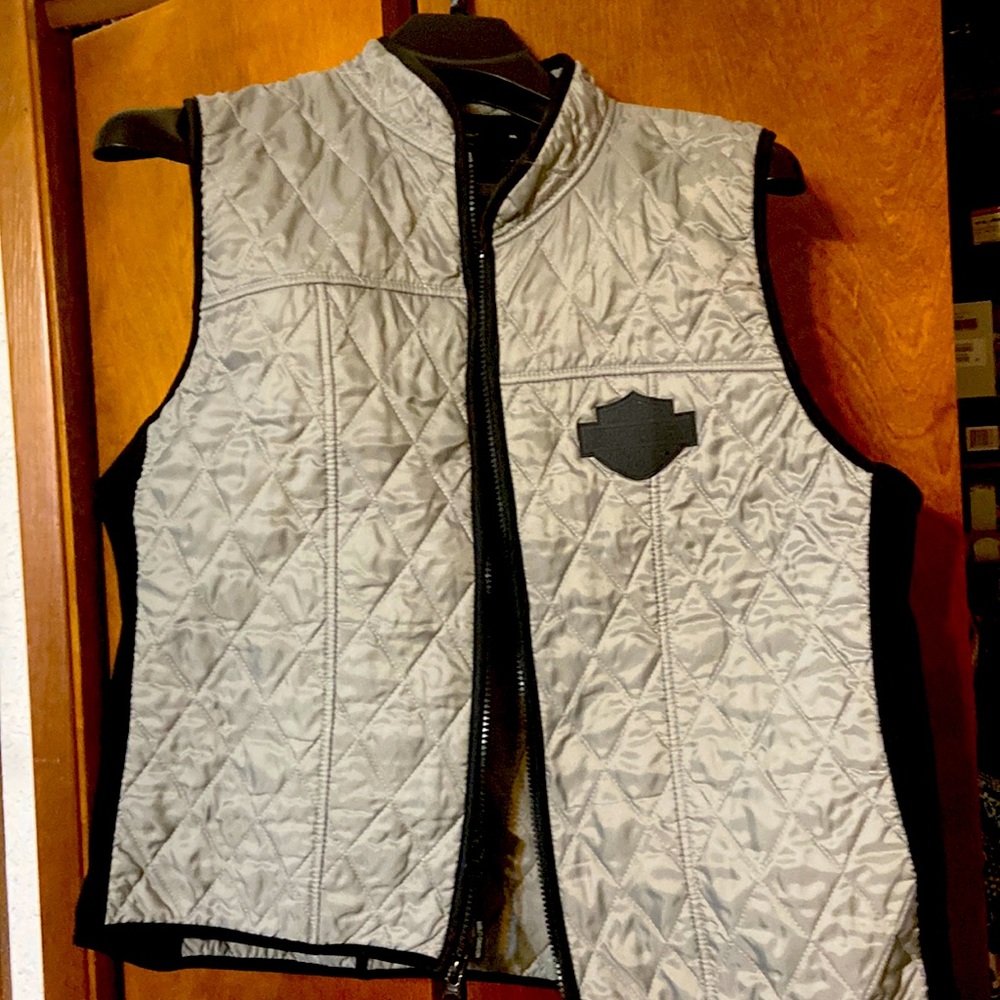 Hydration vest.  Stay cool on hot days. Just soak in water a wear.  HD